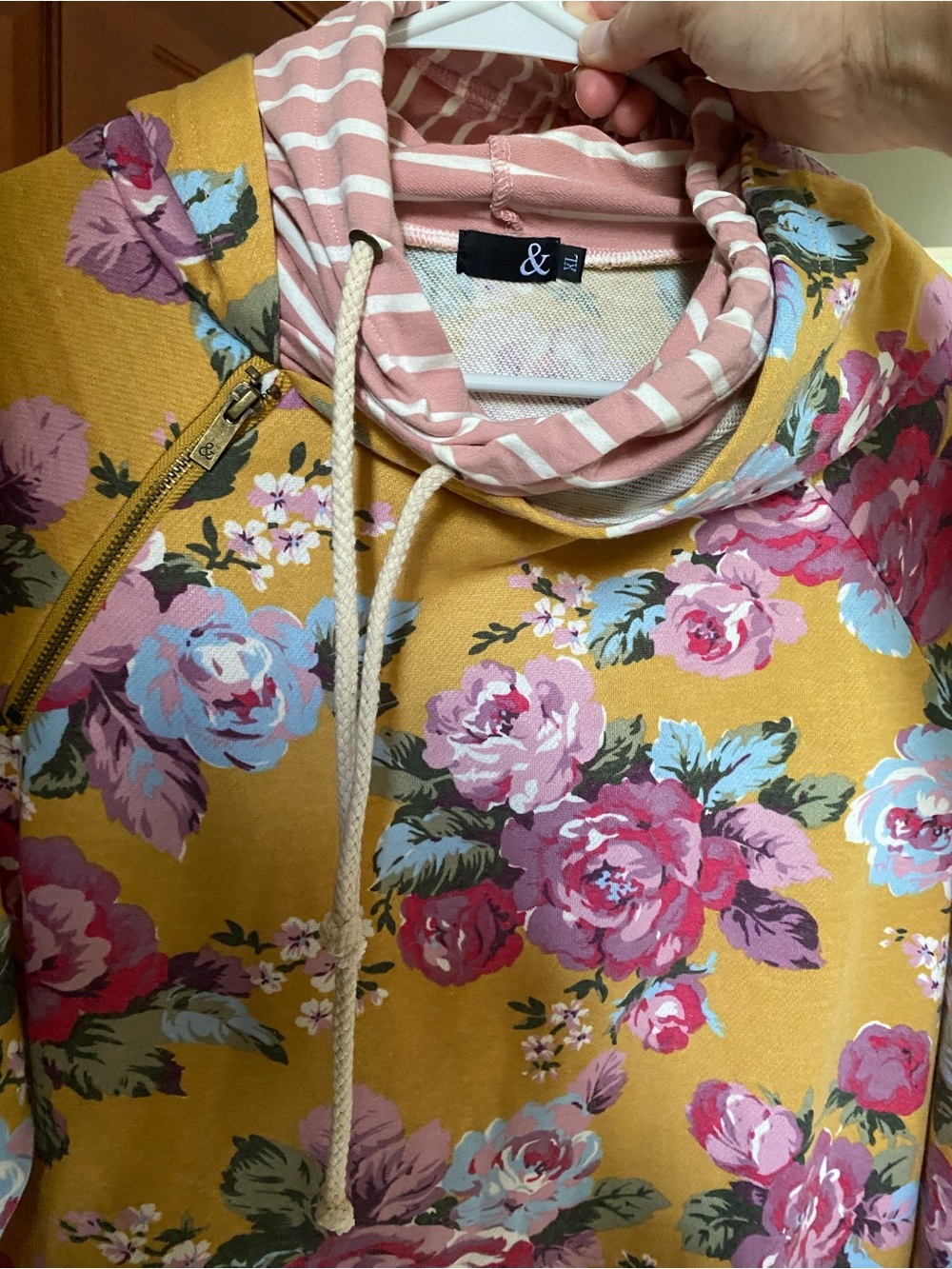 Women’s double hooded sweatshirt size large - Picture 4 of 5